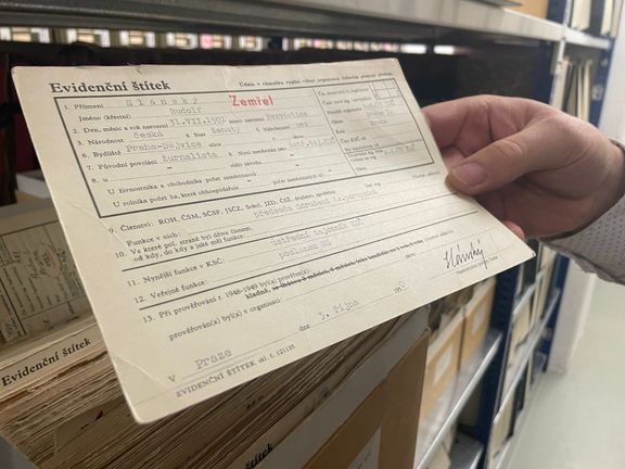 Evidenční lístek Rudolfa Slánského s jeho vlastnoručním podpisem.