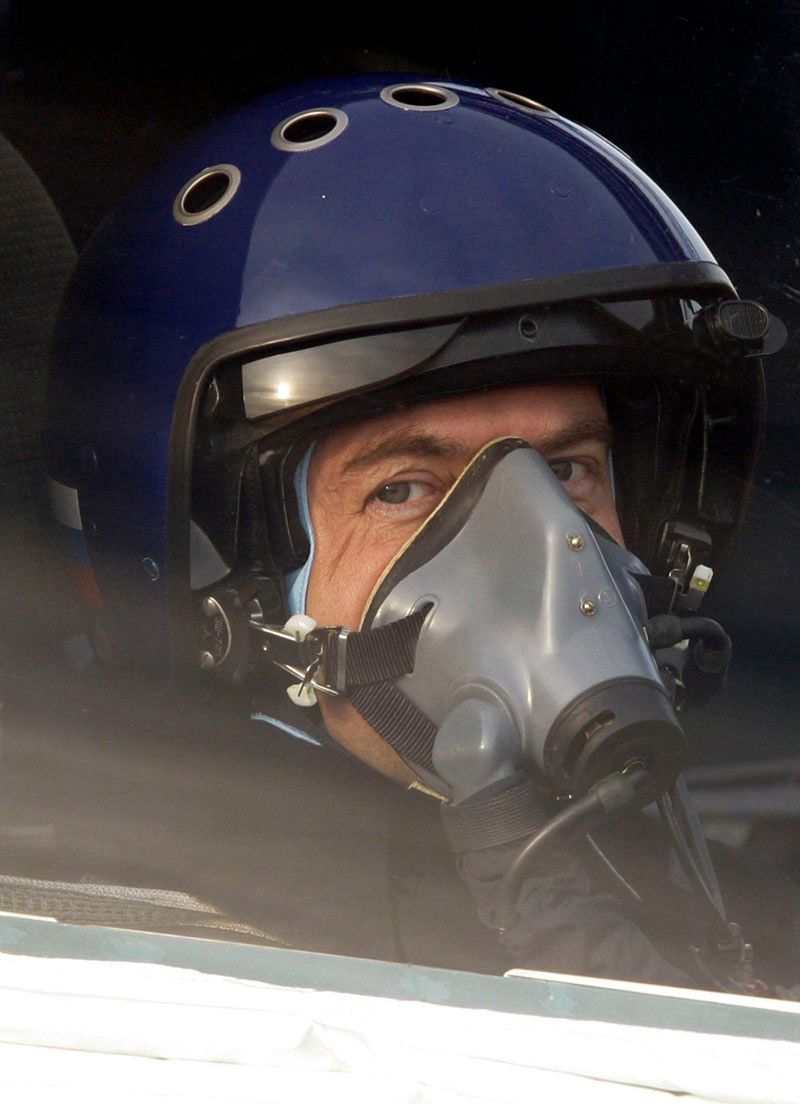 Dmitrij Medveděv jako pilot bombardéru