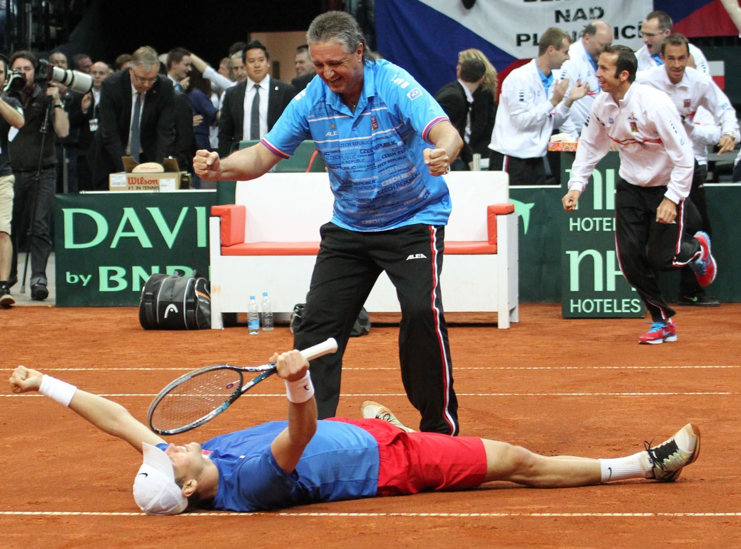 Davis Cup: Česko - Srbsko (Berdych, Navrátil, radost)