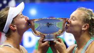 Barbora Krejčíková a Kateřina Siniaková slaví triumf na US Open 2022