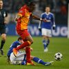 Fotbal, Liga mistrů, Galatasaray - Schalke 04: Didier Drogba a Marco Höger