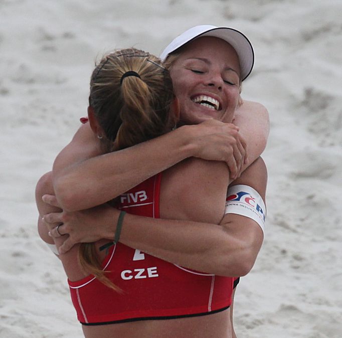 Beach volejbal v Praze 2014 (Kolocová a Sluková)