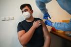 Očkování snížilo v Česku počet úmrtí na covid až třiapůlkrát, spočítali demografové