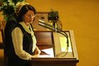 Jako poslední před poslance vystupuje Miroslava Němcová.
