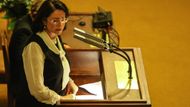 Jako poslední před poslance vystupuje Miroslava Němcová.
