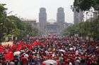 Po celé jihoamerické Venezuele vyšly do ulic desetitisíce lidí. Největší protesty se uskutečnily v hlavním městě Caracasu.