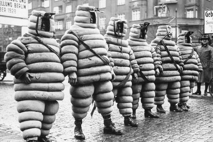 Reklamní akce Michelin v Berlíně v roce 1928.