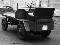 "Plaťák", nouzové vozítko pro interní potřeby automobilky, které posloužilo jako inspirace pro první Transporter.