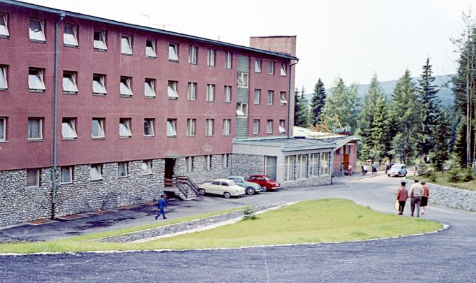 Hrušov, Vysoké Tatry, 1963. Snímek z barevného kinofilmu.