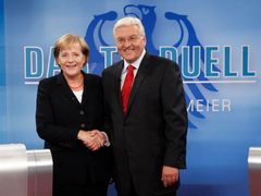 V předvolebním televizním duelu, který sledovalo 14 milionů diváků. Steinmeierovi se dařilo, Merkelovou v lecčems přehrál.