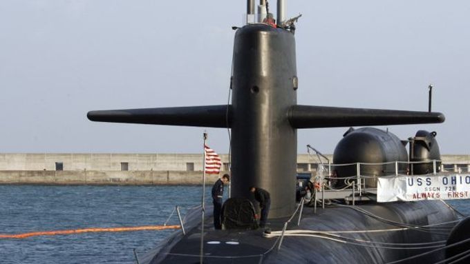 Americká ponorka, kotvící v jihokorejském přístavu