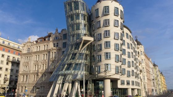 "Pro zemi, jež dala Americe Jágra, udělám cokoliv." Jak Gehry prosadil Tančící dům