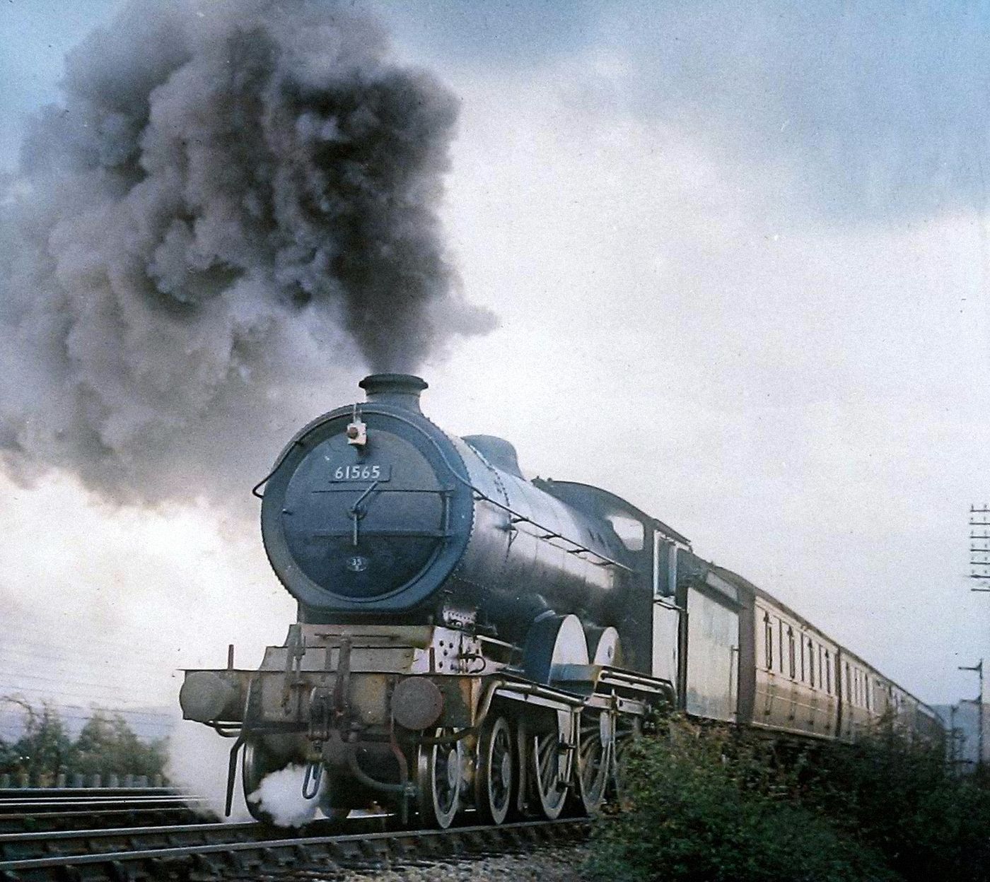 Tenkrát na železnici. Dým, pára a nostalgie: Kolorované poklady z kolejí dávných časů, železnice, historie, výročí, Magazín, kolorované fotografie