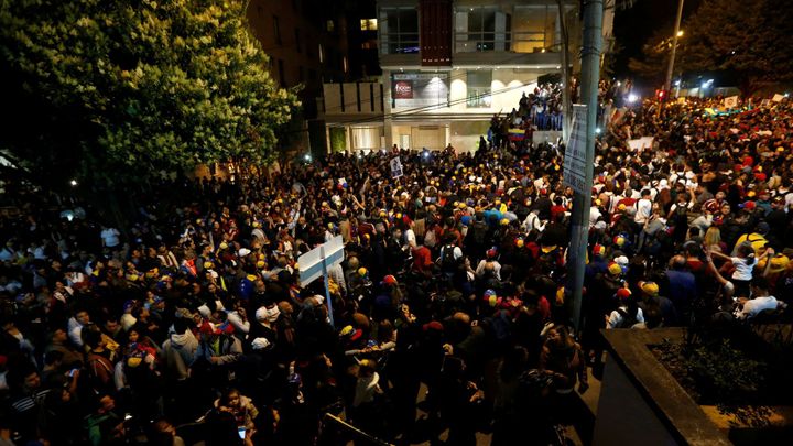 Tisíce Venezuelanů demonstrovaly proti Madurově vládě, 30 lidí je zraněných