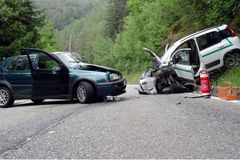 Řidičská nezkušenost, nebo agrese? Mladí řidiči způsobí každou desátou nehodu
