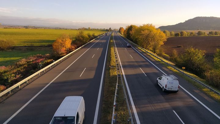 Na části dálnic by se mohlo jezdit až 150 km/h, novela zákona přináší další novinky