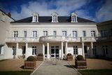 V tomto hotelu jsou během fotbalového mistrovství Evropy ubytováni Češi. Jmenuje se Chateu Belmont a leží nedaleko historického centra Tours.