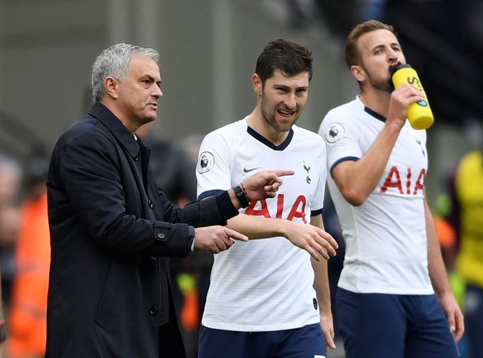 Soccer Football - Premier League - West Ham United v Tottenham Hotspur - London Stadium, London, Britain - November 23, 2019  Tottenham Hotspur manager Jose Mourinho spea