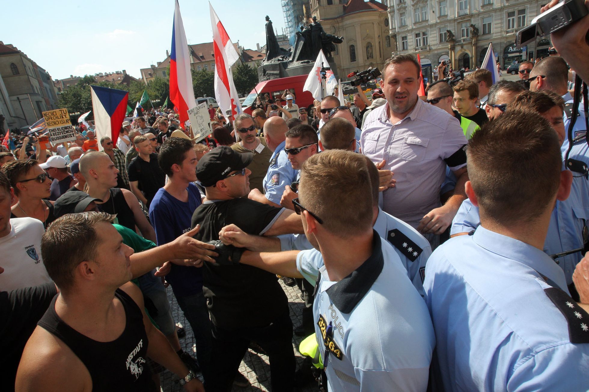 Demonstrace proti migraci