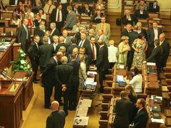 Poslanecká sněmovna během středečního jednání o vyslovení důvěry Rusnokově vládě.