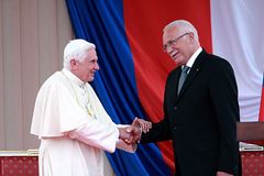 Přehledně: Papežské návštěvy od Havla po Zemana