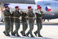 Čeští vojáci v Afghánistánu nechybovali, šlo o dobře připravenou léčku, vyplývá z vyšetřování