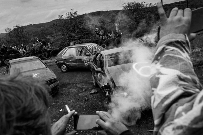 Kevin Ton: Crash Cars (fotoesej)