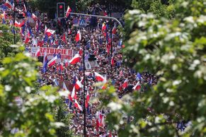 Největší protesty od pádu socialismu. V Polsku demonstrovaly statisíce lidí