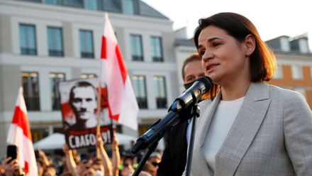 Lídryně běloruské opozice Cichanouská v Česku. Sledujte TK s Milošem Vystrčilem