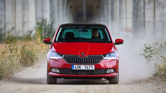 Po faceliftu se změnil i design, teď může mít Fabia kompletně diodové světlomety.