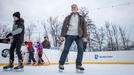 Petr Pavel bruslí společně s občany na River Rink Karlín, Praha, 10.12.2022