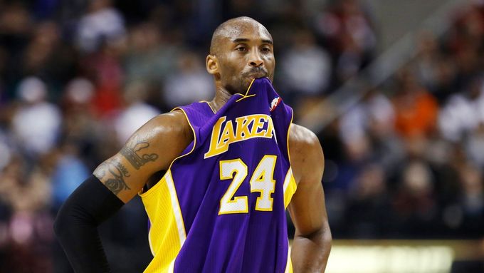 Los Angeles Lakers ztratili oporu. Kobe Bryant si basket nezahraje minimálně šest měsíců. Má přetrženou achilovku.