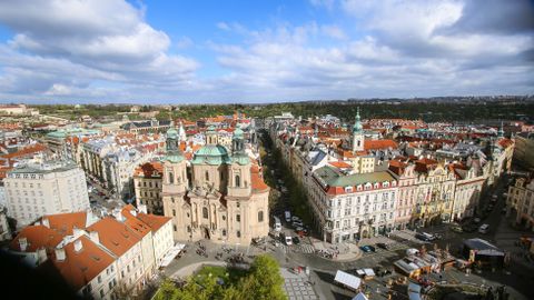 Praha je jen pro bohatší, původním obyvatelům se vzdaluje. Sídliště králíkárny nejsou, říká odborník