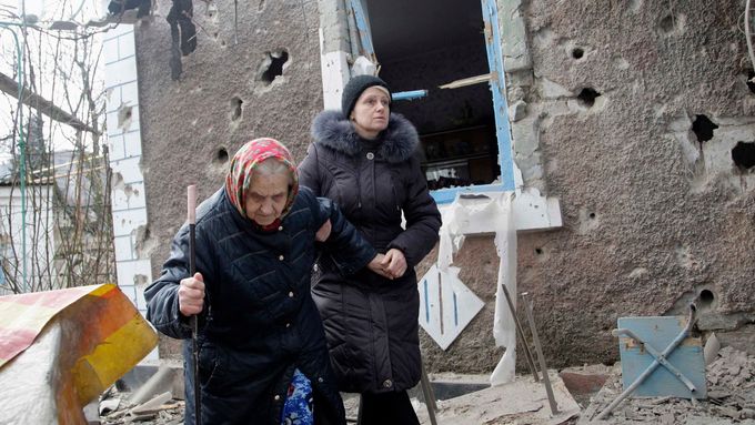 Foto: Chtějí už jen přežít. Nové záběry z východní Ukrajiny