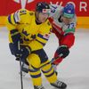 Carl Grundstrom a Ondřej Kaše v semifinále MS 2024 Česko - Švédsko