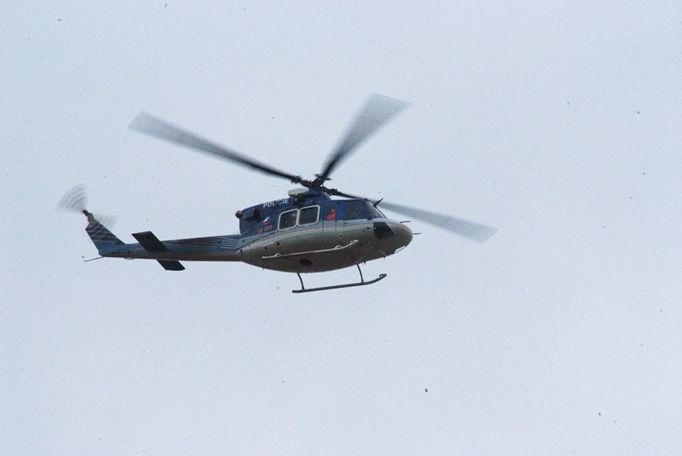 Povodňovou situaci v Mělníku monitoroval také policejní vrtulník.