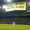 Greenpeace protestuje proti Gazpromu na Schalke
