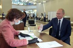 Putin může Rusku vládnout až do roku 2036. Voliči v referendu schválili změny ústavy