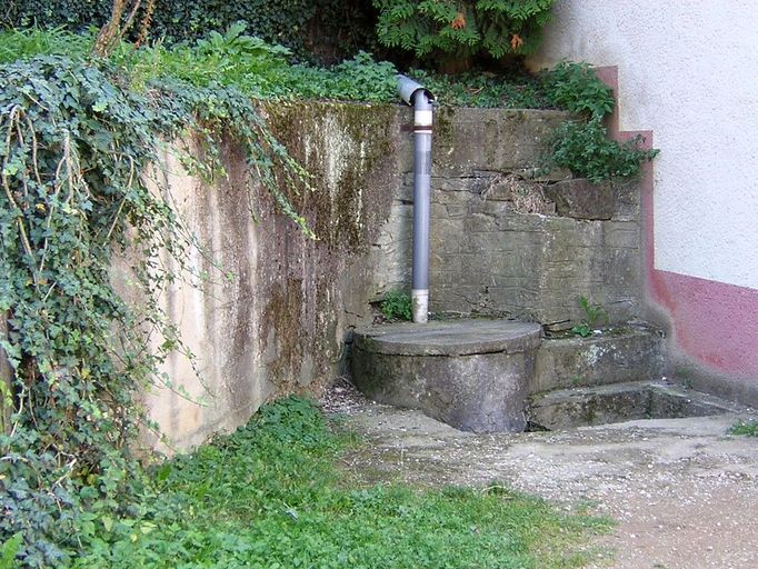 A do třetice Komňa, malebná obec, jež získala ocenění Vesnice roku 2011. Tentokrát se jedná o proměnu studánky Růženky.