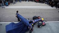 Ostatní stáje své monoposty ukázaly již na začátku týdne. Mark Webber se Sebastianem Vettelem ukázali nový Red Bull již v pondělí.