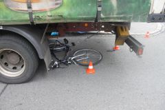 Kamion srazil ve Svitavách cyklistu. Muž zemřel