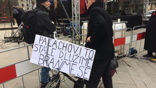 Momentka z Václavského náměstí, kde probíhají připomínkové akce k výročí sebeupálení Jana Palacha.