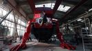 Artist David Cerny enjoys a ride on a London bus that he is transforming into a robotic sculpture July 2, 2012. The bus, which Cerny hopes could become an unofficial mascot of the London 2012 Olympic Games, does push-ups with the help of an engine powering a pair of robotic arms, and the motion is accompanied by a recording of sounds evoking tough physical effort. It will be parked outside the Czech Olympic headquarters in London for the duration of the Games. Picture taken July 2, 2012. REUTERS/Petr Josek (CZECH REPUBLIC - Tags: SOCIETY SPORT OLYMPICS TPX IMAGES OF THE DAY TRANSPORT) Published: Čec. 22, 2012, 5:58 odp.