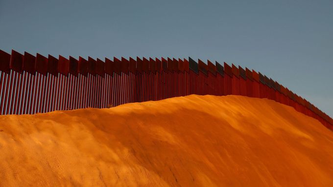 Pohraniční plot mezi USA a Mexikem poblíž města Tijuana.
