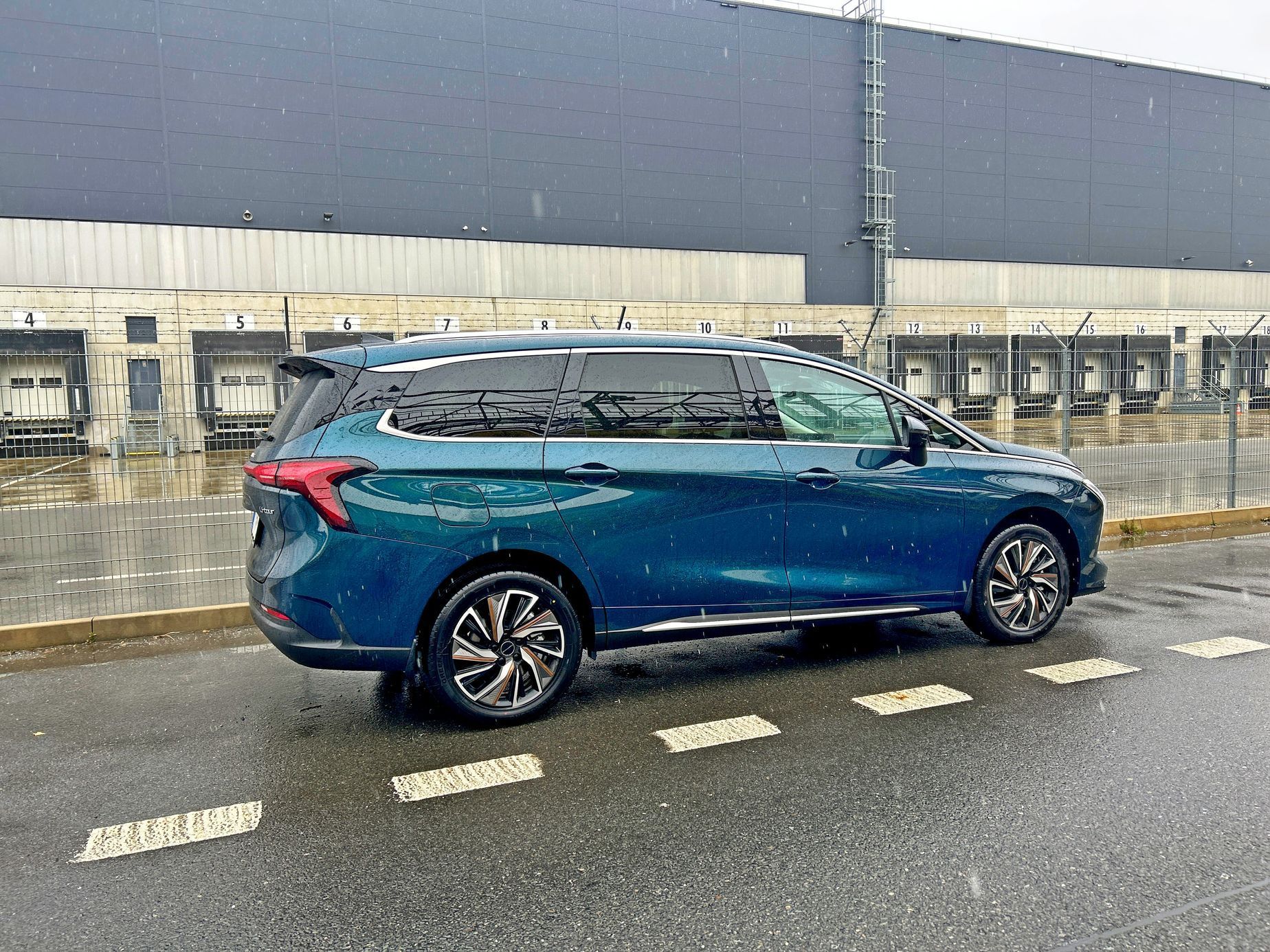 Dongfeng U-Tour hybrid