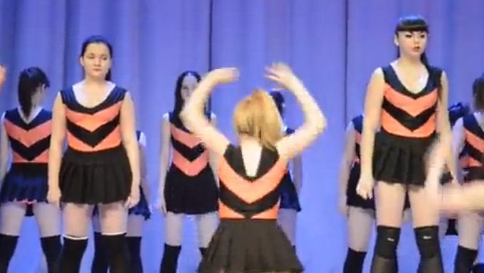 Ruské školačky tančily twerk. V Rusku je z toho celostátní skandál.