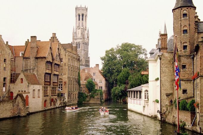 malebné belgické Bruggy se staly dějištěm osobité gangsterky V Bruggách