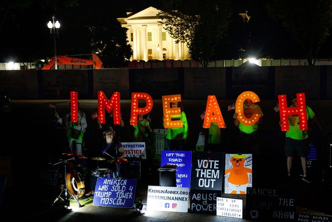 Záběr z demonstrace před Bílým domem ve Washingtonu. 24. 9. 2019, USA.