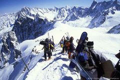 "Břídilové. Kradou a nerespektují ostatní." Úřady omezí počet turistů na Mont Blancu