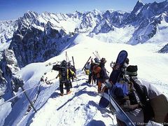 Kdysi se na Mont Blancu zřítila dvě letadla. Lezci tu nacházejí ostatky i drahokamy (ilustrační foto).